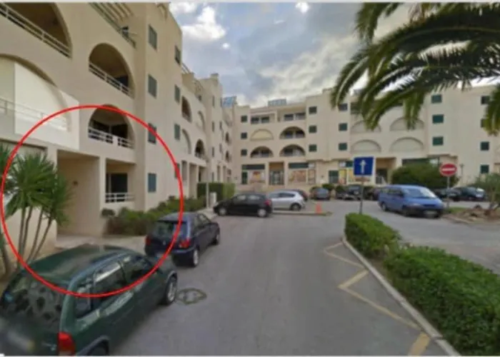 Salgados Village, Santos