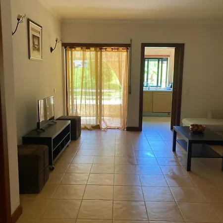 Salgados Village, Santos Daire